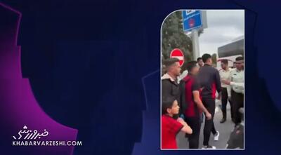 ویدیو| پخش تیکه انداختن هوادار تراکتور به بازیکنان پرسپولیس در فوتبال برتر!