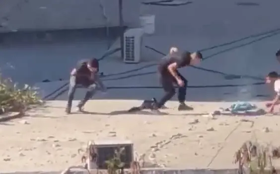  فیلم/ لحظه اصابت گلوله نظامیان صهیونیست به جوان فلسطینی