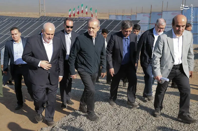  عکس/ حضور پزشکیان در مراسم افتتاح از نیروگاه‌های خورشیدی ۹۵ مگاواتی تهران