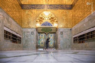  عکس/ غبارروبی حرم سیدالشهدا در ایام ربیع