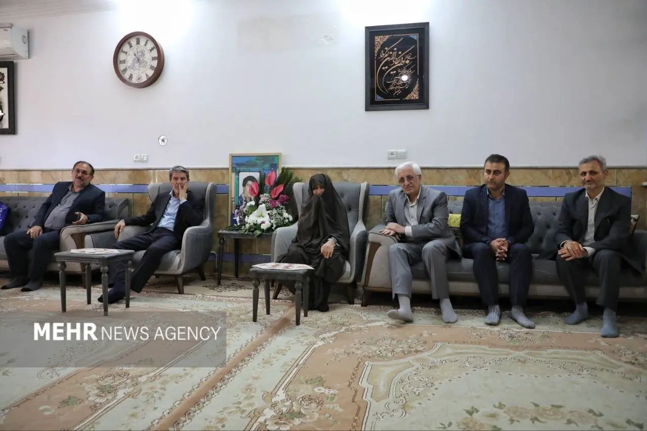  استاندار خراسان شمالی با خانواده شهید علی رحمانی دیدار کرد