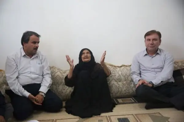  دیدار مسئولان استان بوشهر با خانواده شهید علی احمدی در تنگستان