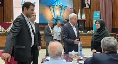 تجلیل از روزنامهنگاران برگزیده در چهارمین دوره جایزه «چراغ حقیقت» با حمایت کرمان موتور