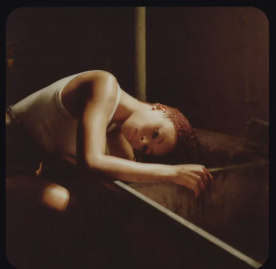  دانلود آهنگ Ravyn Lenae - Love Me Not - پارس فوتبال