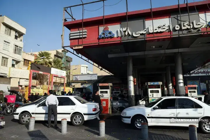 صف های طولانی در پمپ بنزین ها/ماجرای عجیب تعطیلی برخی پمپبنزینها در تهران!