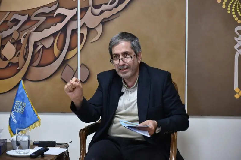 دکتر ظریفیان در گفت وگو با شفقنا: پیامبر(ص) مخالف فکری، رقیب سیاسی و دشمن نظامی را یکسان نمیدید/ عدالت در سیره پیامبر(ص)، توزیع عادلانه «ثروت، قدرت و کرامت» بود/ «اخلاق قدرت» یعنی استفاده از اقتدار برای بازسازی جامعه، نه «انتقامگیری» / دینداری واقعی با «کاهش فاصله طبقاتی» و «توزیع عادلانه ثروت و قدرت» معنا پیدا میکند/ نیازمند یک چرخش میانرشتهای و ارتباطی در مطالعات پیامبرشناسی هستیم