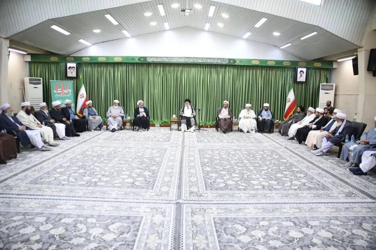 آیتالله علمالهدی: دشمن با برهمزدن محور وحدت، براندازی اسلام را دنبال میکند | محور وحدت مسلمانان، محبت و وابستگی به پیامبر اکرم (ص) است
