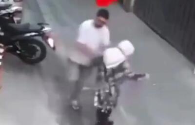 سرقت دستبند از یک زن سالخورده