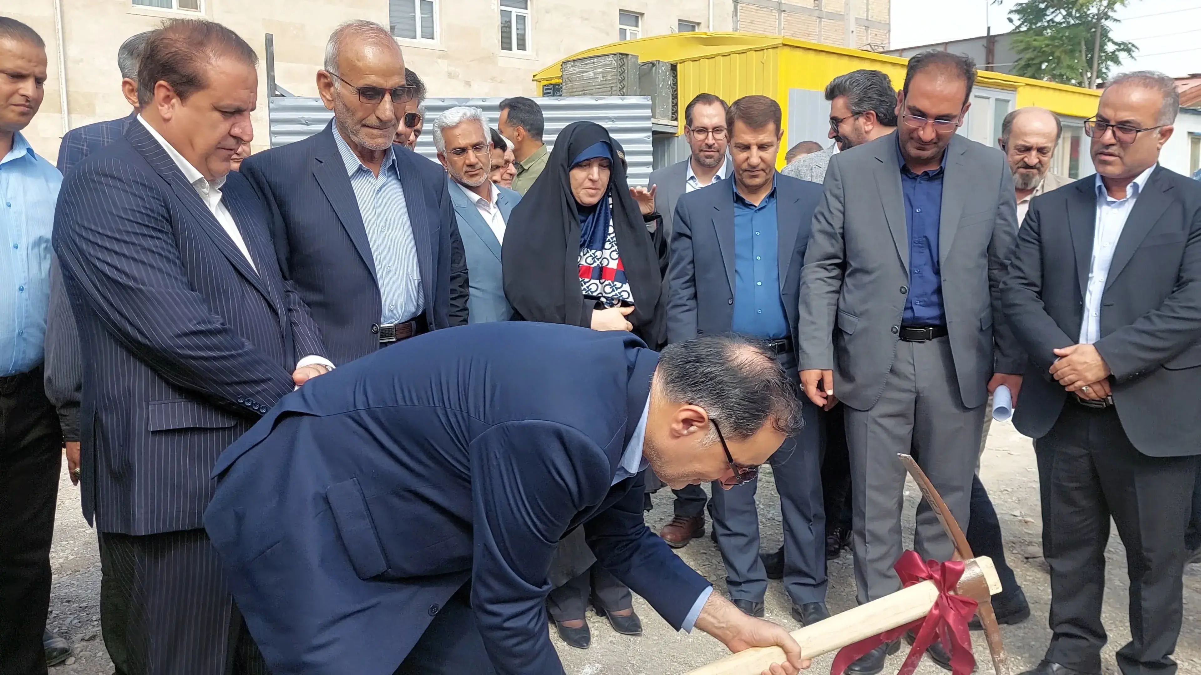 کلنگزنی فاز دوم مجتمع «ایثار» و بازدید معاون رئیسجمهور از بازسازی آسایشگاه جانبازان ایلام + فیلم