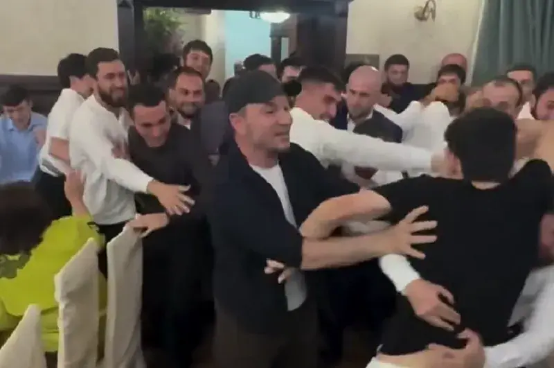 دامادکُشی در شب عروسی!/ حمله سنگین به خاطر کلاه شاهداماد+ فیلم