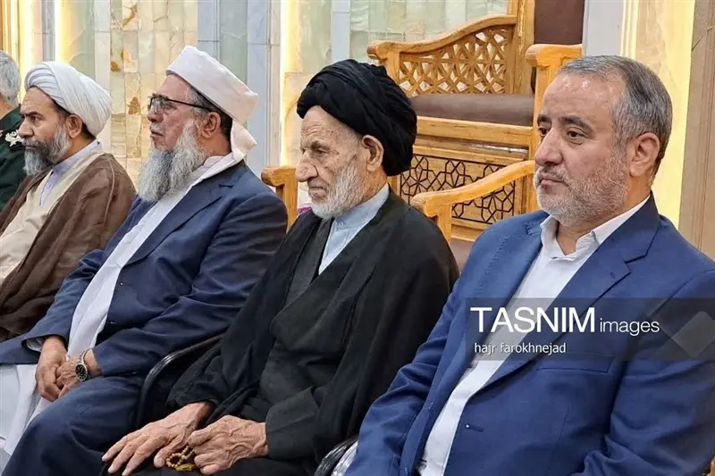 همدلی شیعه و سنی در مسجدالنبی(ص) بیرجند؛ وحدتی فراتر از شعار - تسنیم
