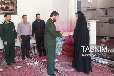 دیدار اعضای بسیج کارمندی سپاه زنجان با خانواده شهید عسگرلو - تسنیم