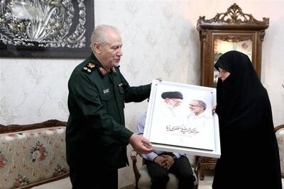 دیدار سرلشکر رحیم صفوی با خانواده شهید مظفرینیا - تسنیم