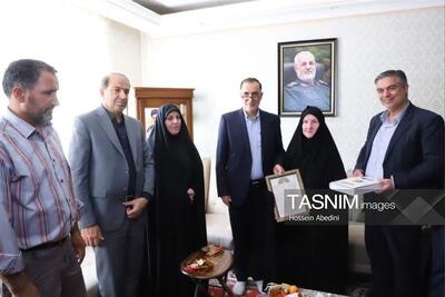 دیدار و تقدیر رئیس بنیاد شهید از خانواده سپهبد شهید محمد پاکپور - تسنیم