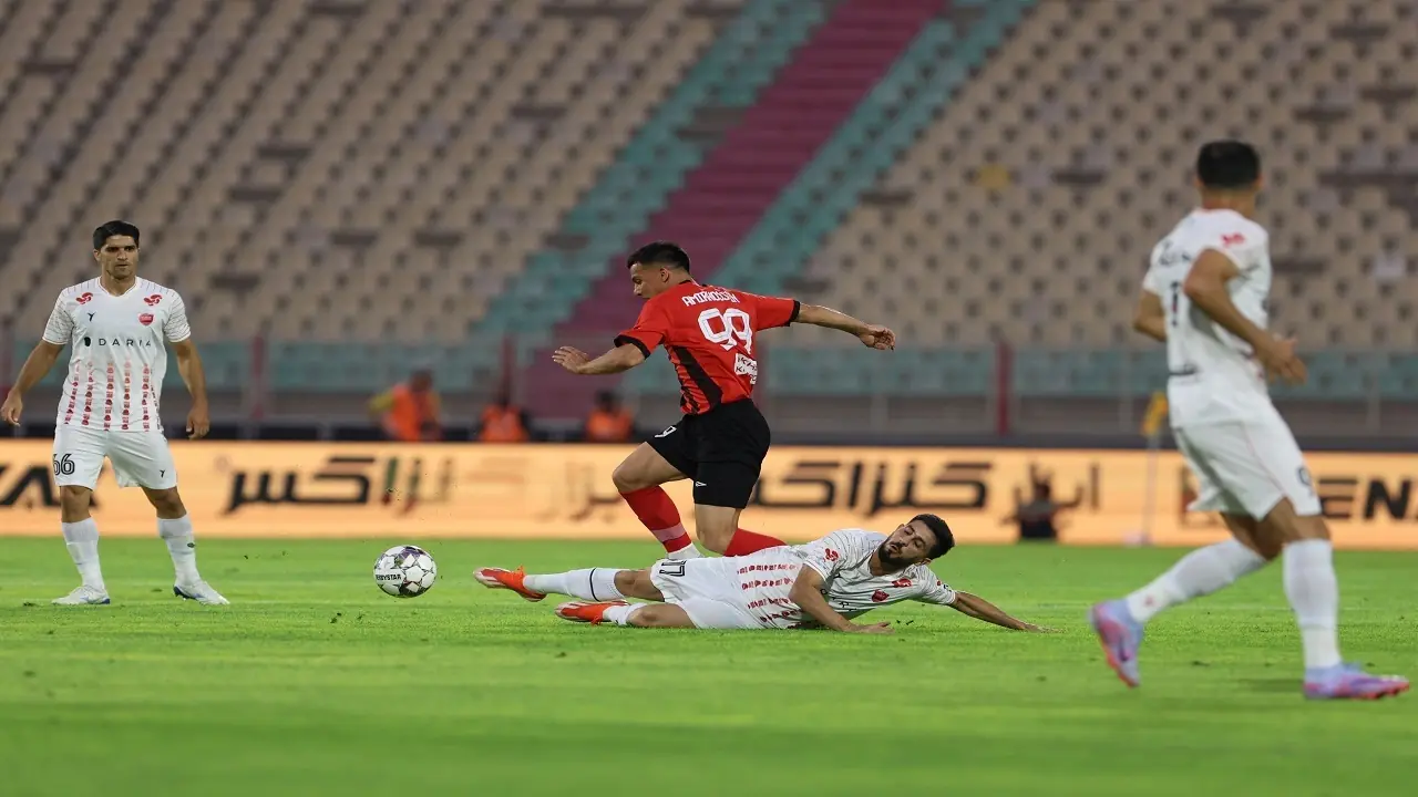 پرسپولیس با اشتباه ایری به تراکتور باخت/ سپاهان با نویدکیا ششم هم نمیشود