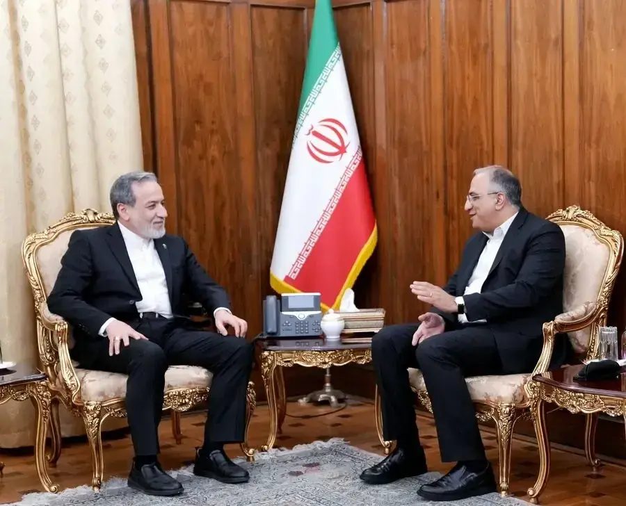 دیدار نماینده مسیحیان ارامنه شمال کشور با عراقچی