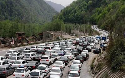 قابل توجه مسافران؛ ترافیک سنگین در جاده های شمالی/ این جاده از ساعت ۱۳ امروز یکطرفه میشود