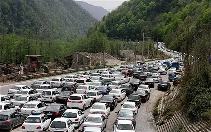  قابل توجه مسافران؛ ترافیک سنگین در جاده های شمالی/ این جاده از ساعت ۱۳ امروز یکطرفه می‌شود