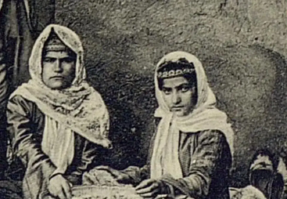  زنان و دختران در کردستان در حال تهیه کتیرا؛ 140 سال قبل (عکس)