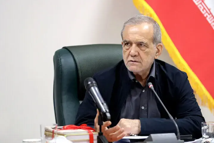 پزشکیان: هر کسی میتواند رشد کند اما هیچکس نباید بیدلیل در جایگاهی بالاتر قرار گیرد