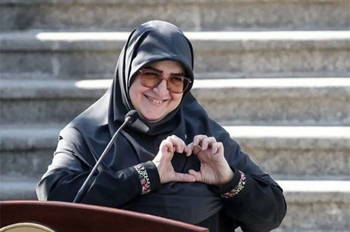 پشتپرده ژست قلب مهاجرانی در حیاط دولت