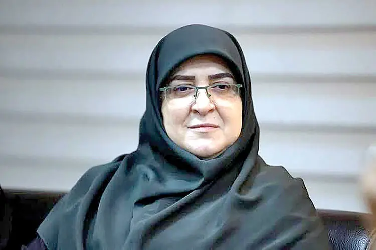 حاضر نشدم برای گرفتن پست چادر سر کنم
