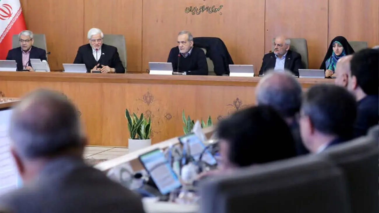 انتقاد روزنامه اصولگرا از دولت پزشکیان: کارنامه اقتصادی قابل دفاع نیست