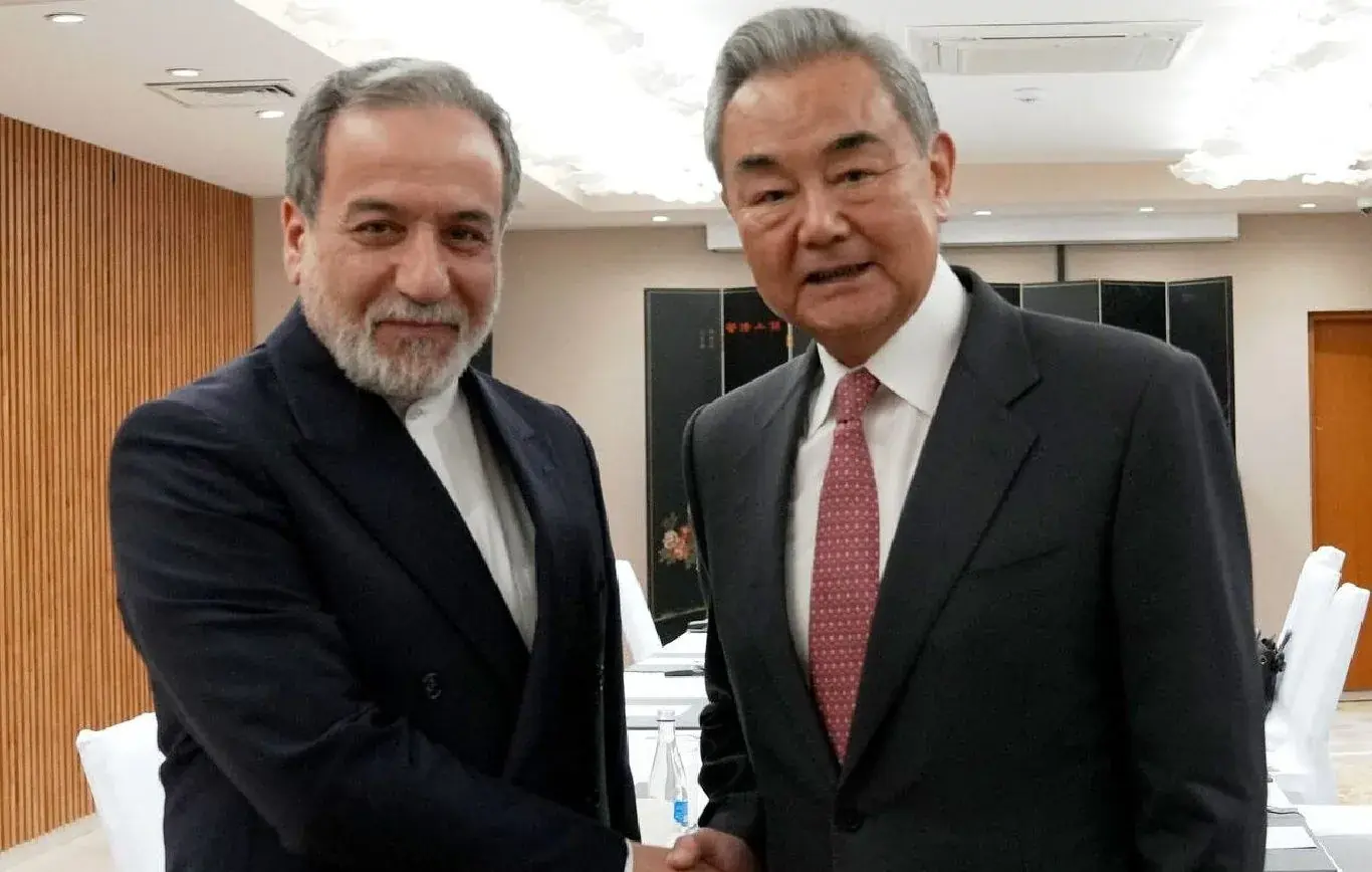 بلومبرگ: آمریکا از تحریم مؤسسات مالی بزرگ چین خودداری کرده، زیرا میخواهد هزینه تجارت با ایران را افزایش دهد، بدون اینکه با پیامدهای اقتصادی و دیپلماتیک گستردهتر از سوی پکن روبهرو شود