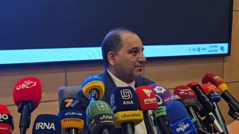  علوی: قلعه نویی به دنبال جوانگرایی است، میانگین سنی تیم صدرنشین تا تیم پنجم لیگ چقدر است؟