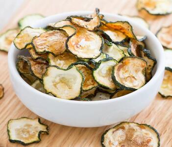 چیپس کدو سبز خانگی؛ جایگزینی خوشمزه برای چیپسهای معمولی و چرب!