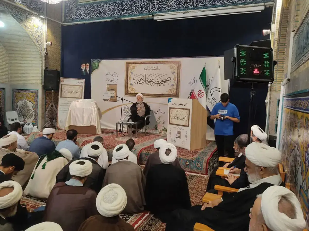 ضرورت بهرهگیری از دانش روز در تفسیر، شرح و ترجمه آثار دینی