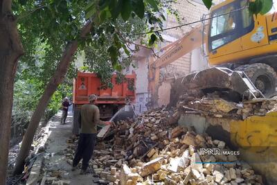 رفع گلوگاه شهری در منطقه ۵ اصفهان با آزادسازی ۲۷ مترمربع از معبر