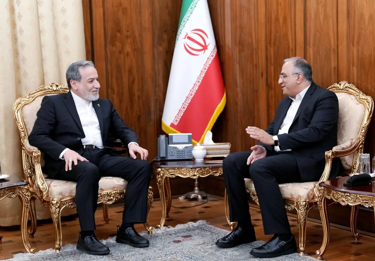  دیدار نماینده مسیحیان ارامنه شمال کشور با وزیر امور خارجه