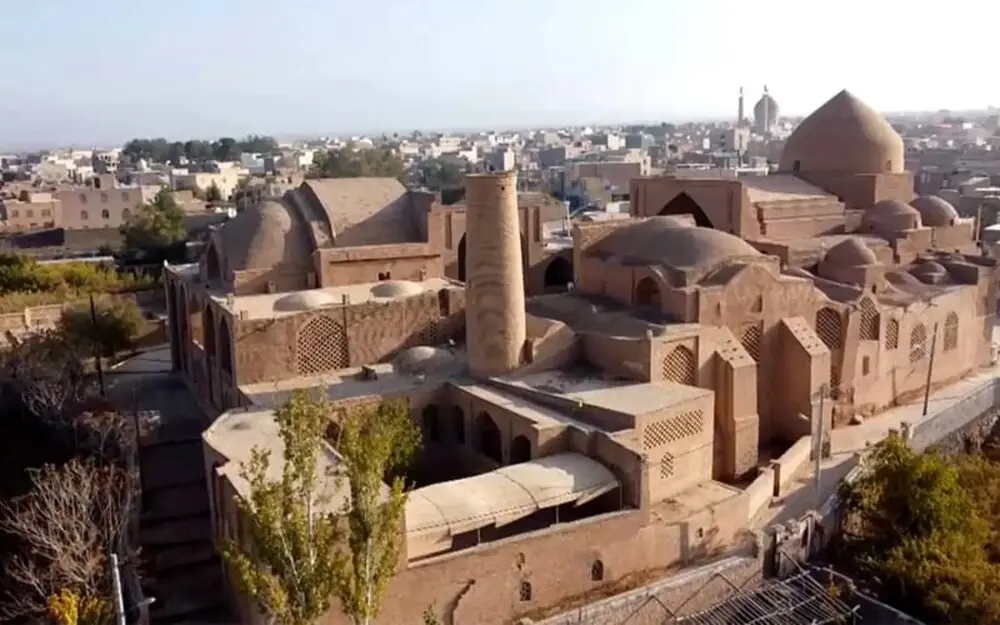 قاریقرآن: اردستان نباید بهدلیل توسعه انرژی خورشیدی با خاموشی مواجه شود