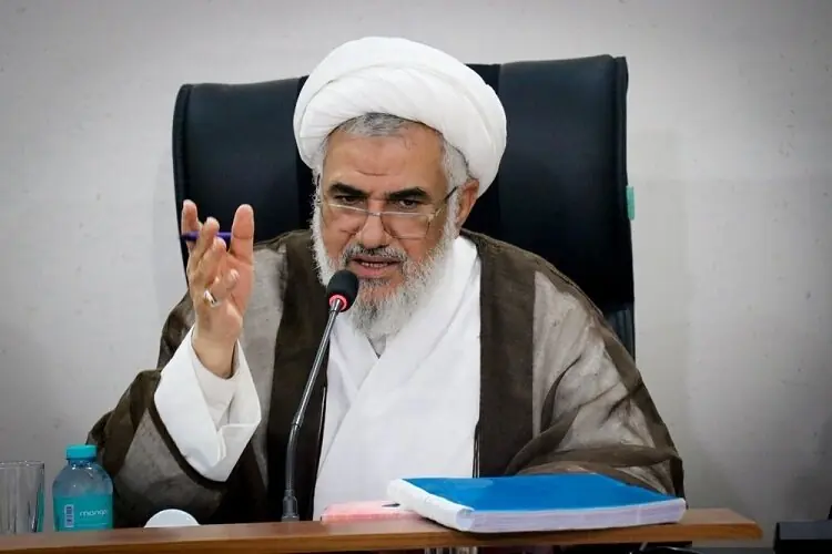 نماینده ولی فقیه در هرمزگان: خبرنگاران در هدایت افکار عمومی نقش تعیینکننده دارند