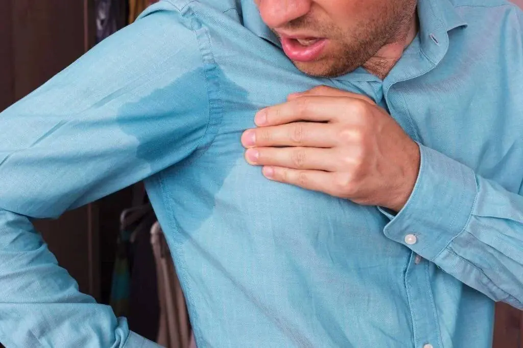 بوی بد عرق از کجا میآید؟