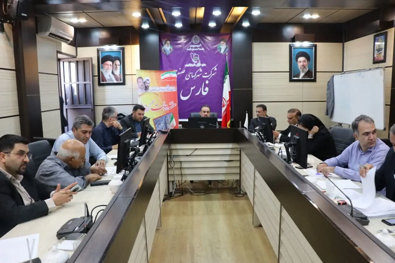پایش مستمر طرحهای صنعتی فارس برای جلوگیری از راکد ماندن اراضی انجام میشود