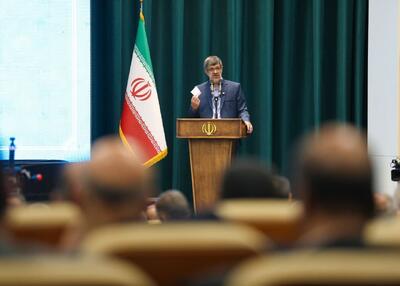 استاندار یزد: حفظ اشتغال و پیگیری پروژههای کلان، خط قرمز دولت است