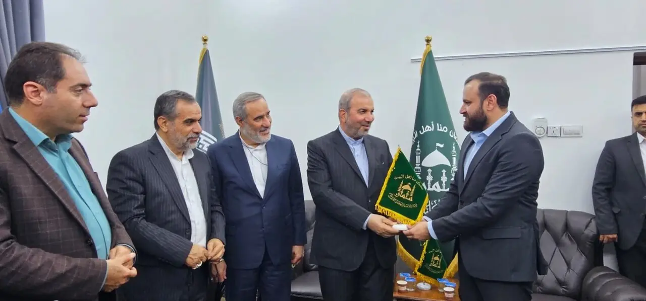  حضور سفیر ایران در مراسم گرامیداشت میلاد پیامبر (ص) و زیارت مرقد سلمان فارسی