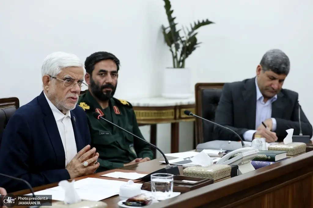عارف: در شرایطی که دشمن در پی ایجاد ناآرامی است، هرگونه اختلاف سلیقهای که به شکاف و تنش منجر شود، بازی باخت ـ باخت خواهد بود/ راهبرد دولت حفظ و ارتقای سرمایه اجتماعی است و هر نوع اصلاح ساختاری نیز باید با نگاه فرهنگی و اجتماعی دنبال شود