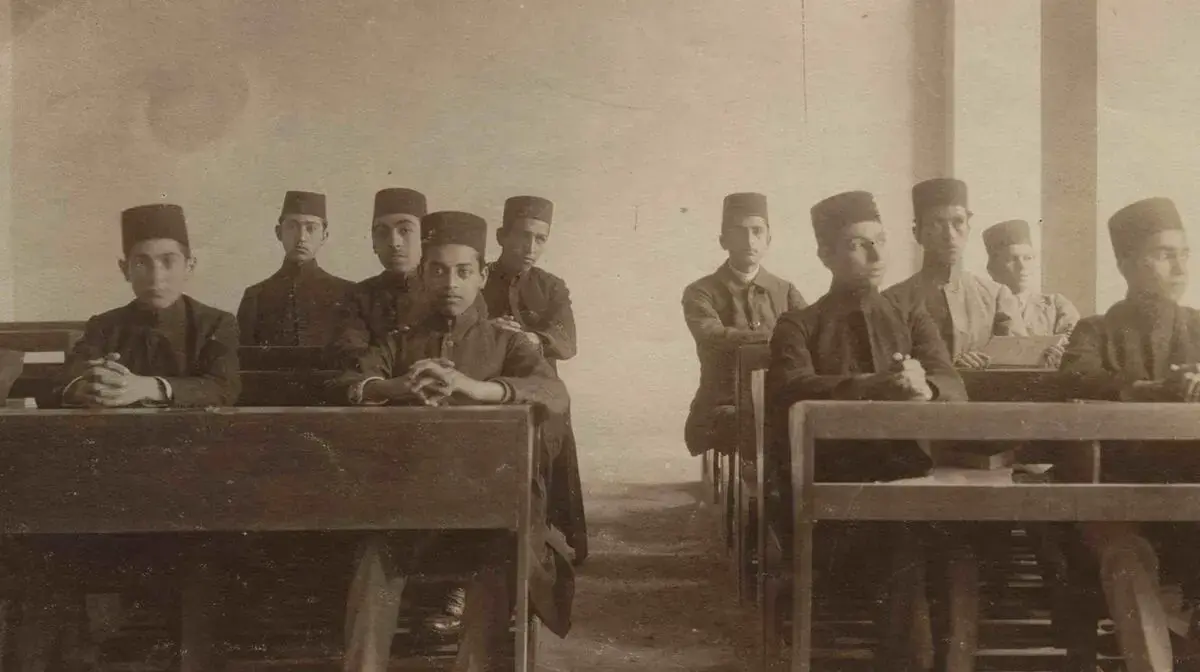  سفر در زمان؛ تیپ و قیافه یک جوان تحصیلکرده ایرانی در اواخر دوران قاجار