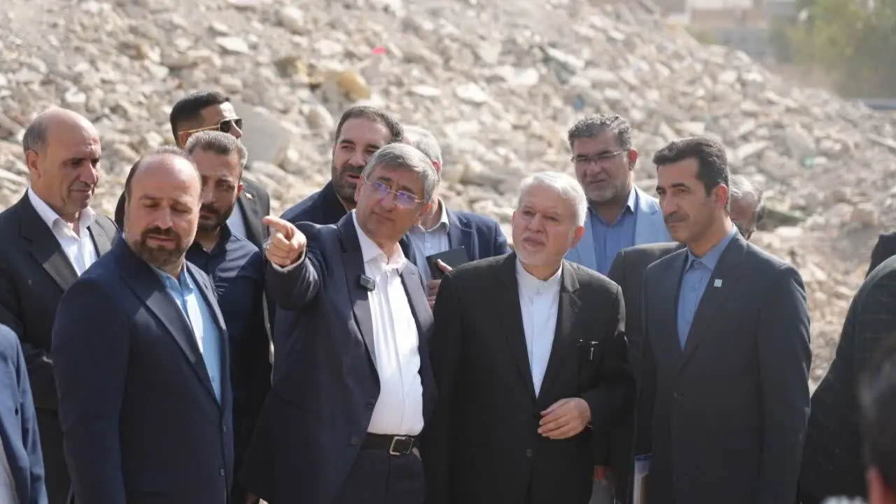 بازدید وزیر میراث فرهنگی از طرح توسعه حریم قلعه فلکالافلاک خرم آباد