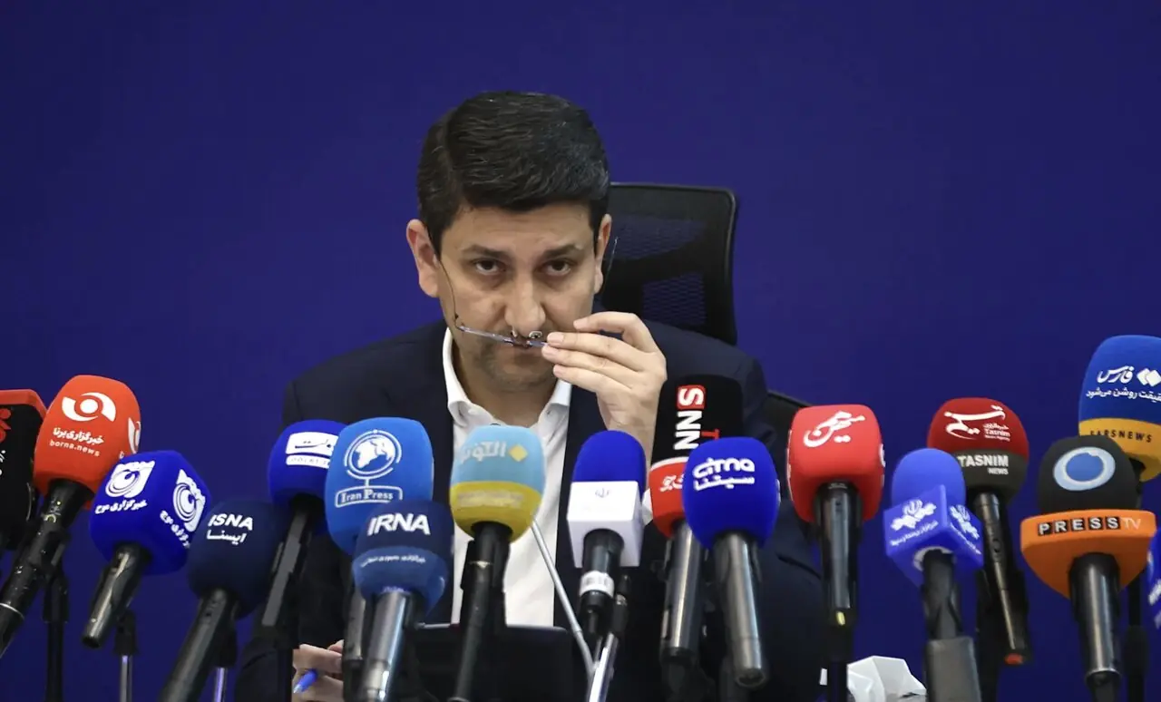 وزیر ارتباطات: در دوران جنگ ترافیک اینترنت کشور به سمت اینترنت ماهوارهای رفت