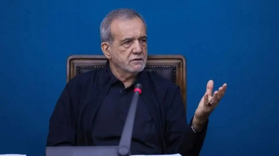 پزشکیان: جنگ همیشه راهحل عبور از مشکلات نیست/ وقتی پیمانی بسته شد، باید گردن را در گرو پیمان گذاشت و در برابر پیمانشکنی ایستاد/ کسانی که از این تفاهمنامه دفاع کردند، به فکر عزت و سربلندی کشور هستند؛ افراد وادادهای نیستند و در میدان جنگ حضور دارند - مردم سالاری آنلاین