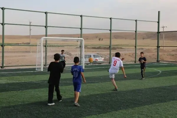  زمین چمن مینی‌فوتبال روستای «چالو» کبودراهنگ افتتاح شد