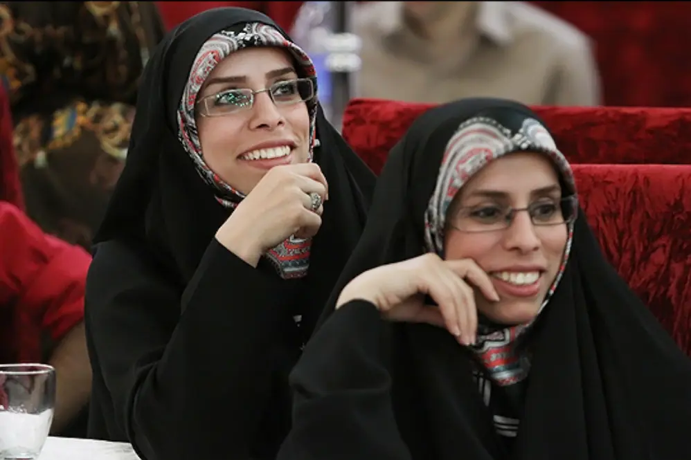  تربیت دوقلوها؛ از مهار حسادت تا تقویت استقلال