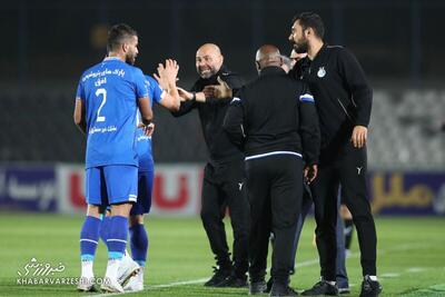  انتقاد هواداران استقلال با محوریت سهراب/ چرا دو بار او را برکنار کردید؟ - پارس فوتبال