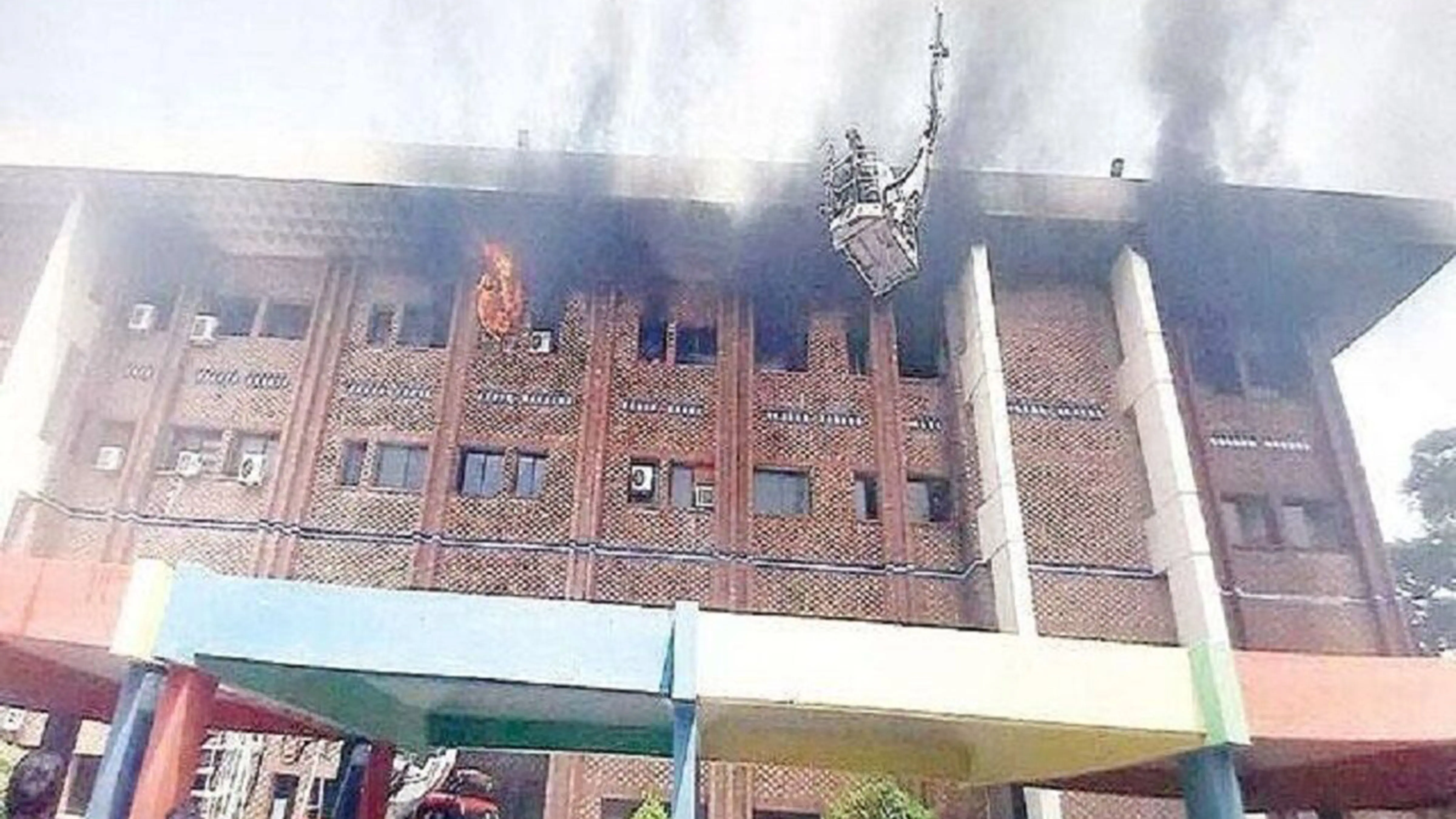 مرگ تلخ 15 نوزاد در آتش سوزی یک بیمارستان