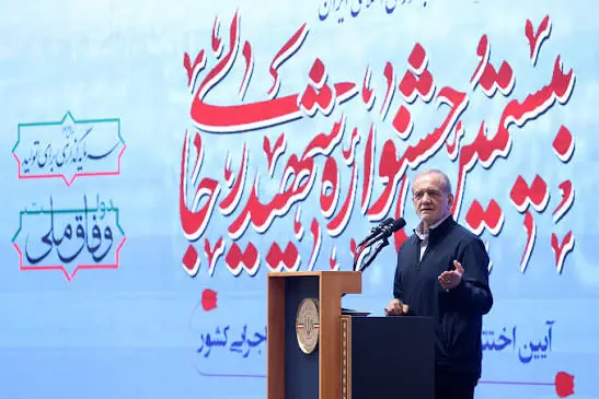  رییس جمهور: جنگ همیشه راه‌حل نیست/گرهی را که می‌توان با دست باز کرد را نباید با دندان باز کرد