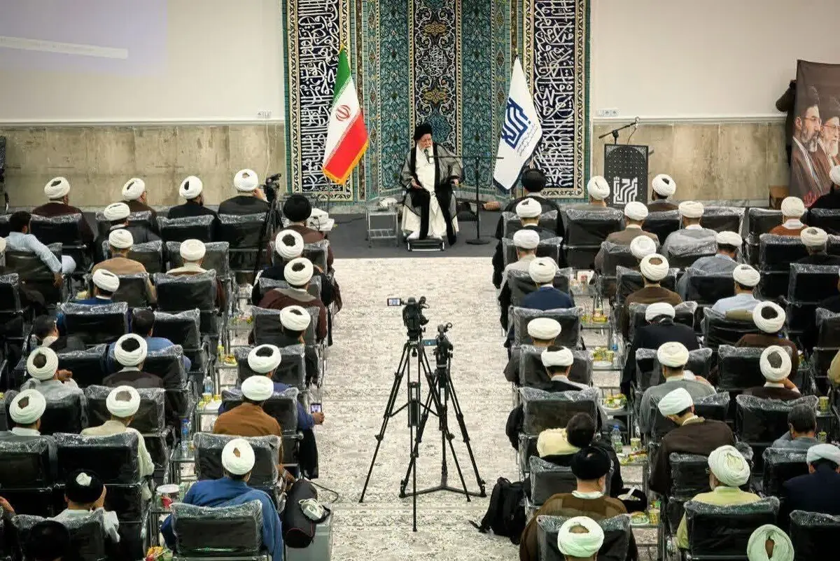 آیتالله علمالهدی: روحانیت باید در میدان بماند و مردم را به ولایت نزدیک کند | در شرایط کنونی زمان حل جنگ با مذاکره نیست